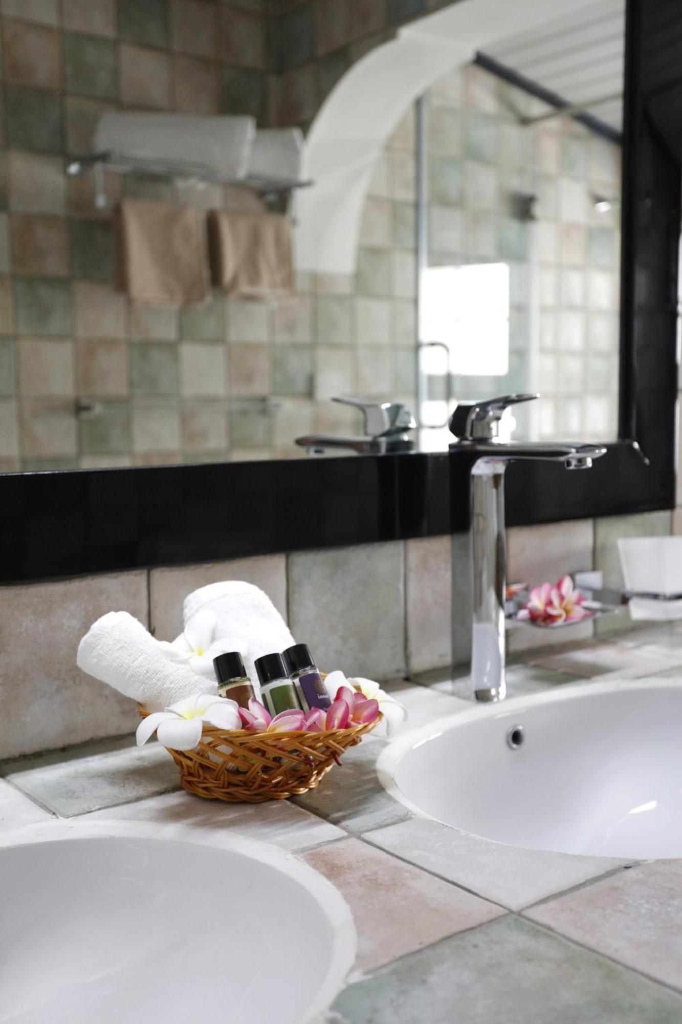 The Salty Palms Apartment โบวาลง ภายนอก รูปภาพ