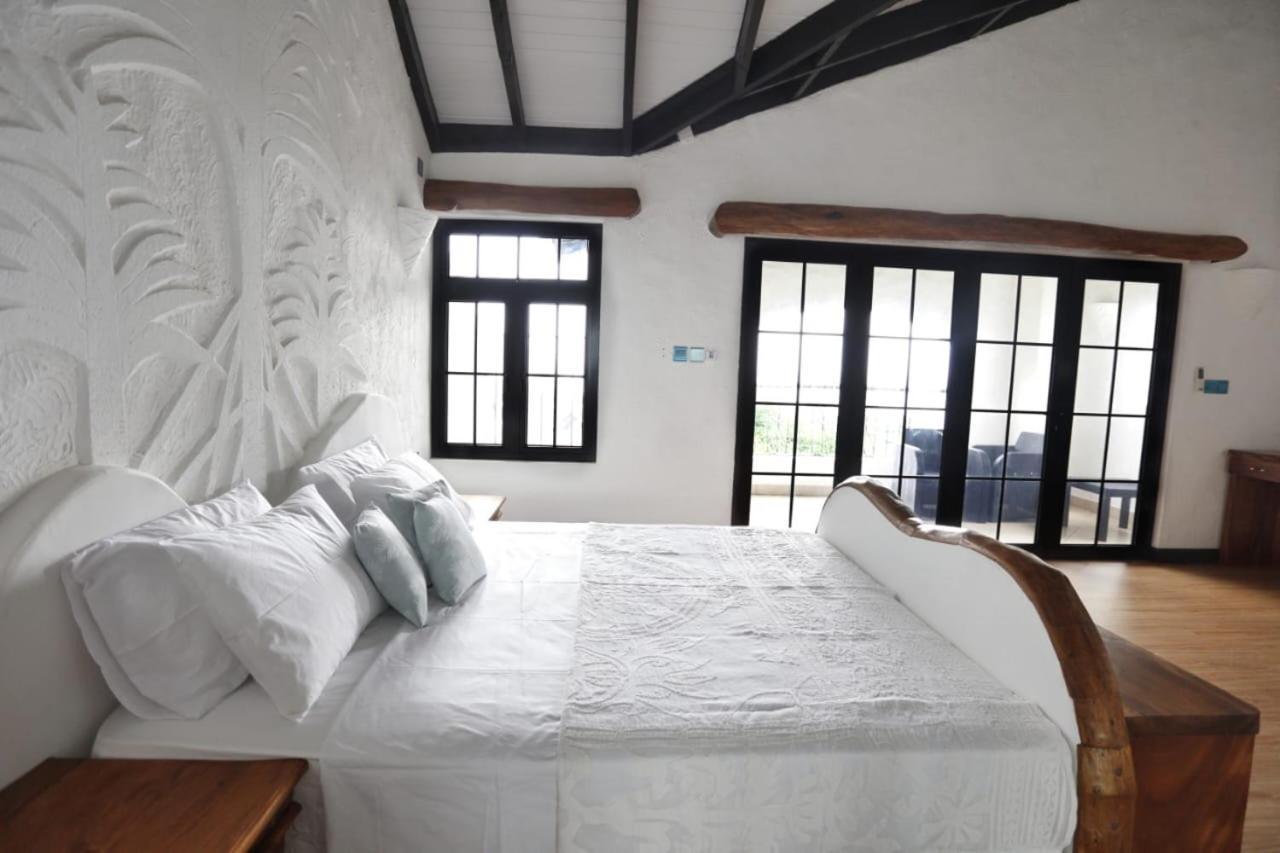 The Salty Palms Apartment โบวาลง ภายนอก รูปภาพ