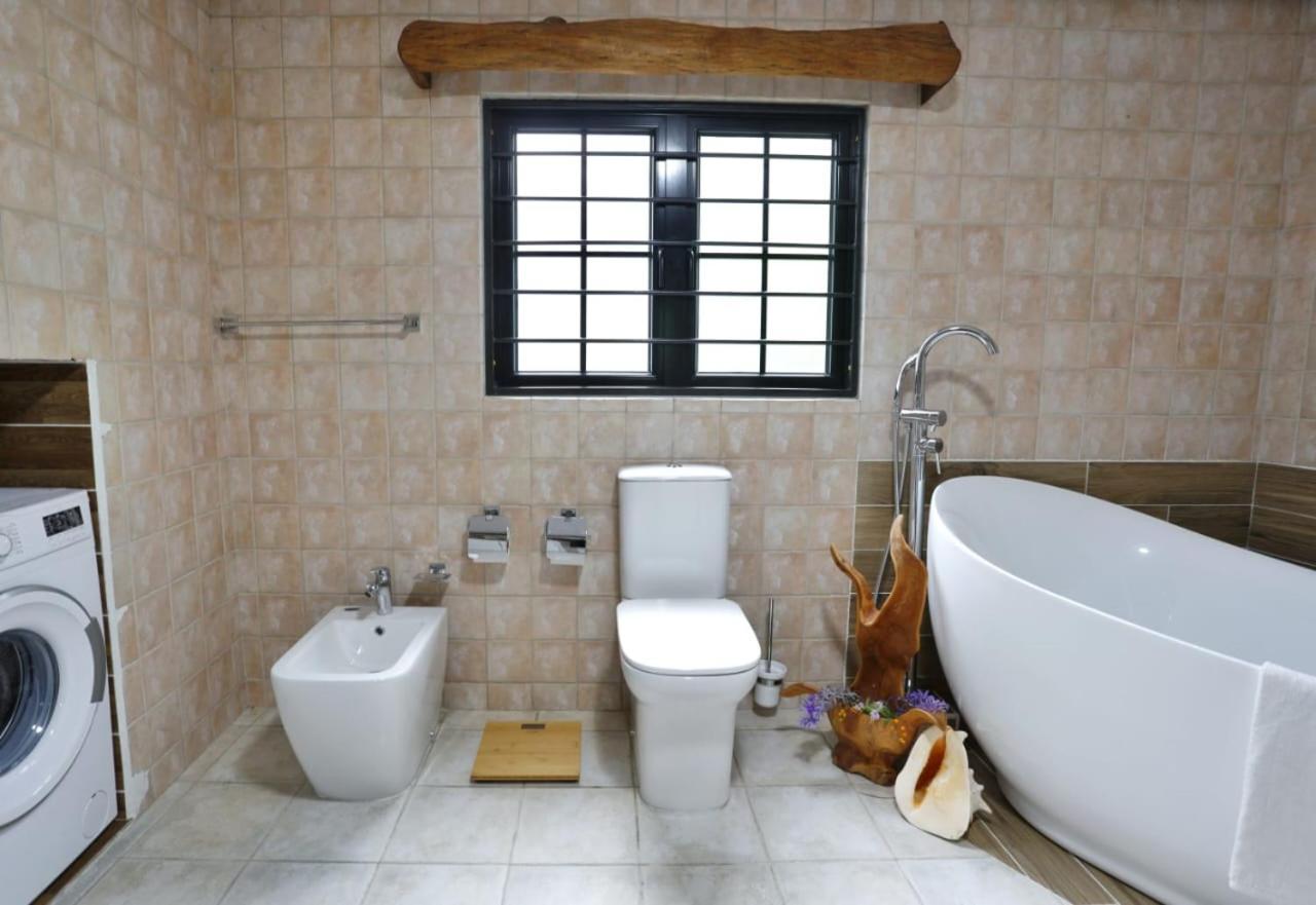 The Salty Palms Apartment โบวาลง ภายนอก รูปภาพ