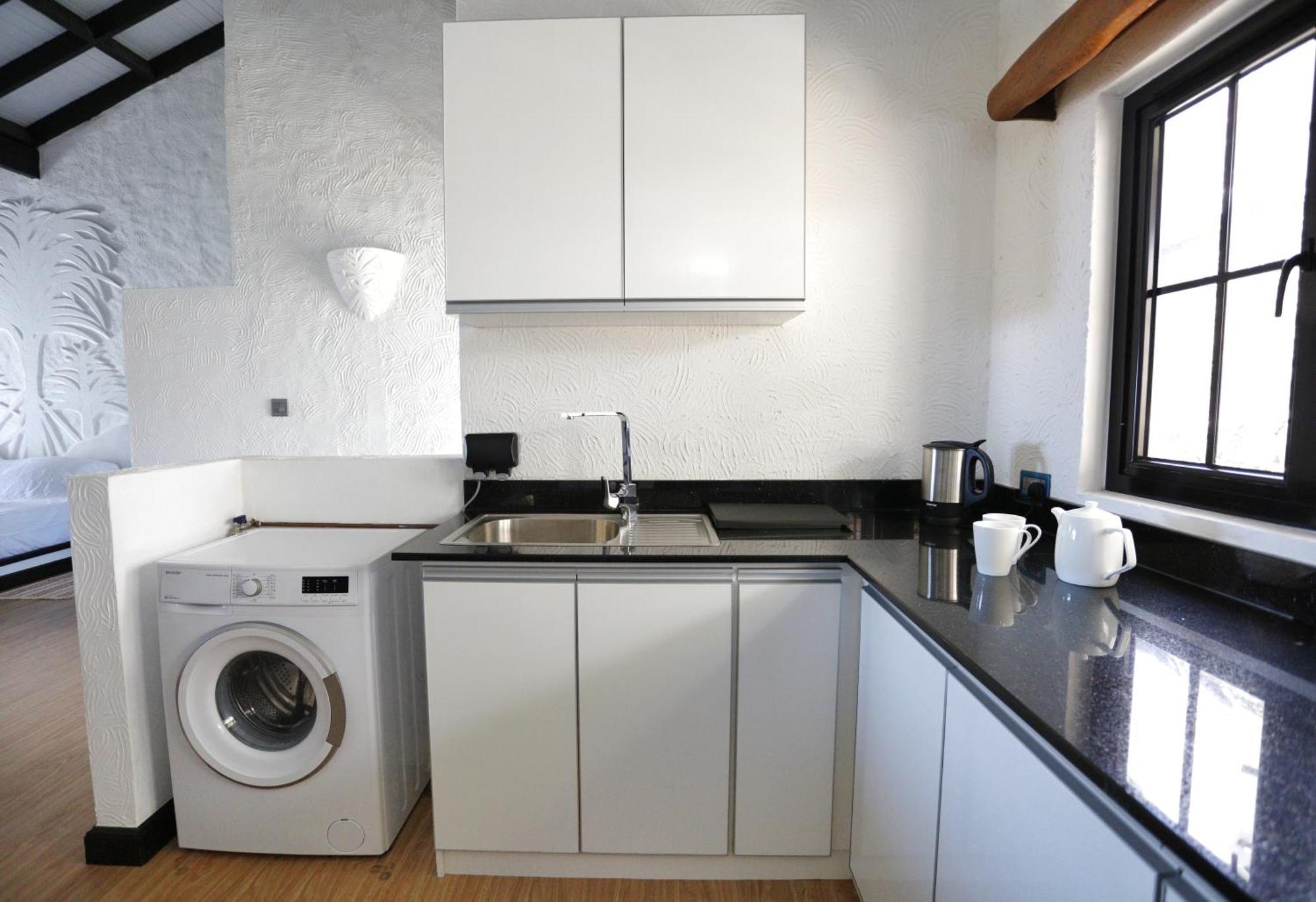 The Salty Palms Apartment โบวาลง ภายนอก รูปภาพ