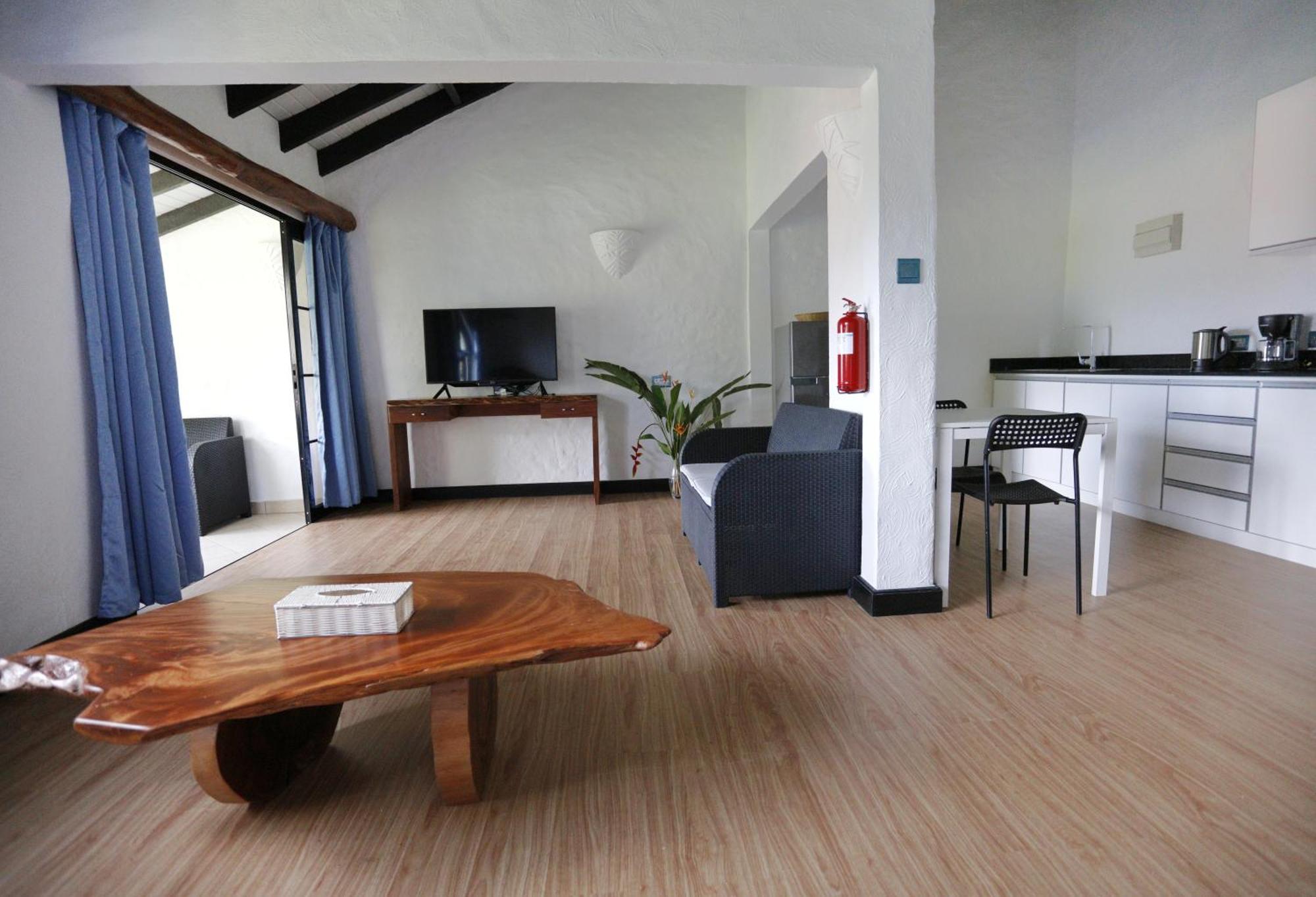 The Salty Palms Apartment โบวาลง ภายนอก รูปภาพ