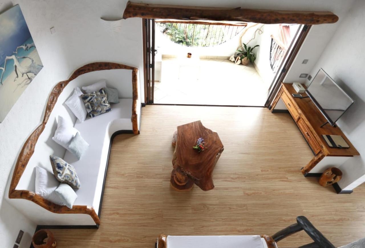 The Salty Palms Apartment โบวาลง ภายนอก รูปภาพ