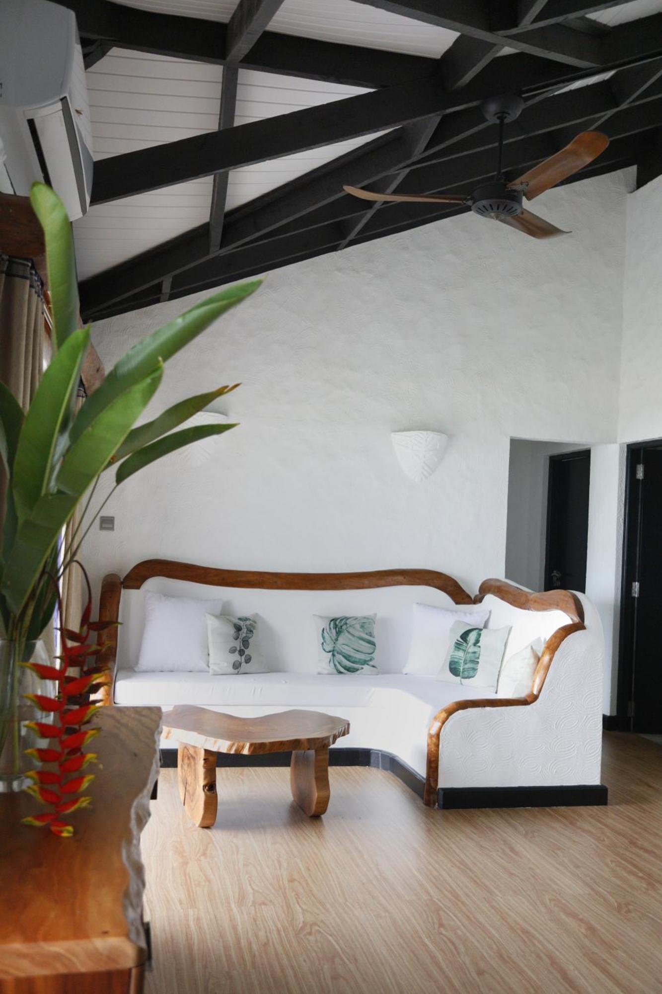 The Salty Palms Apartment โบวาลง ภายนอก รูปภาพ