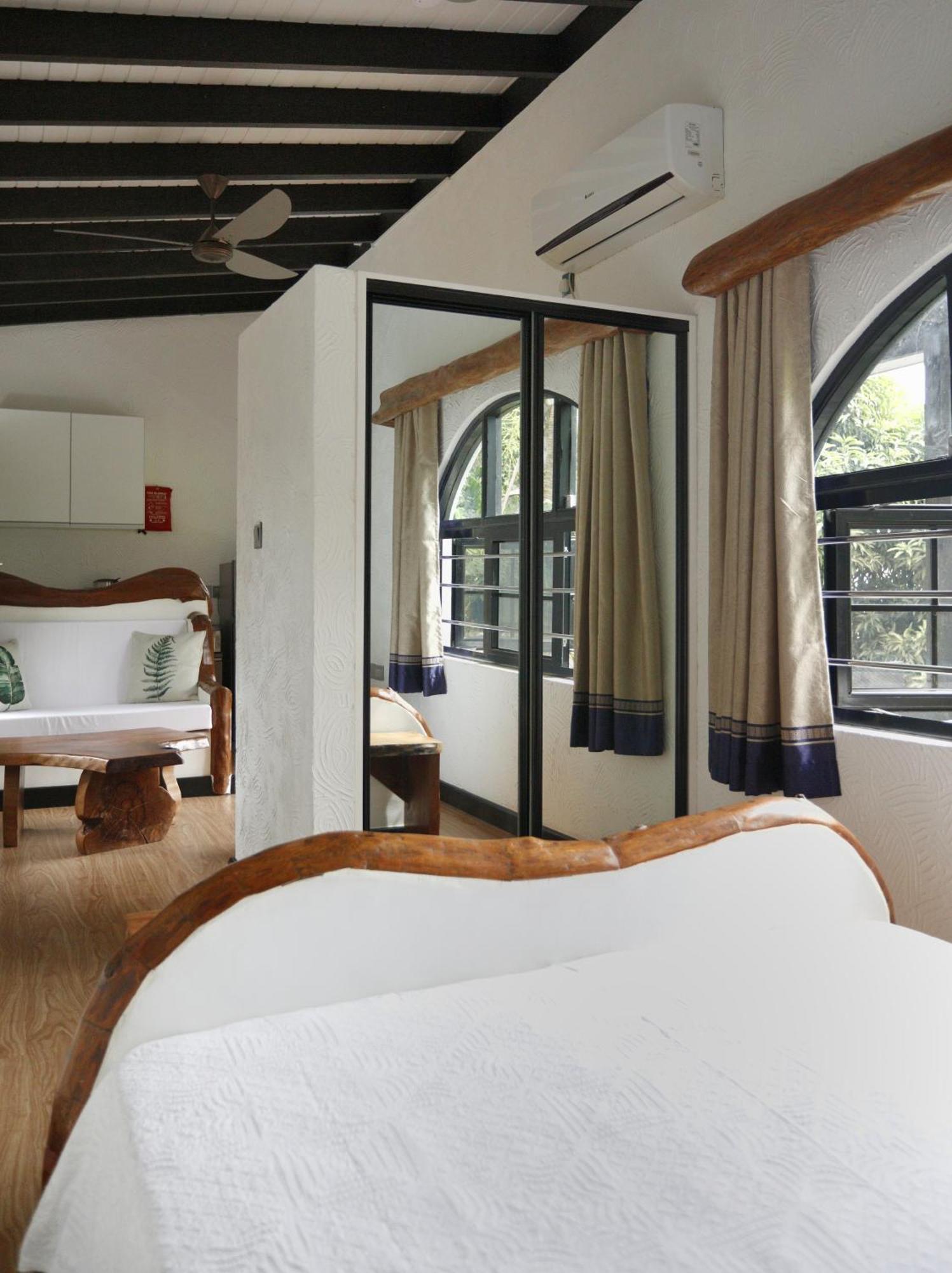 The Salty Palms Apartment โบวาลง ภายนอก รูปภาพ